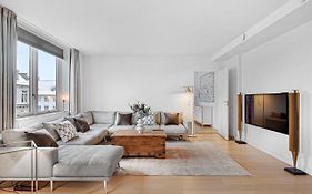 Sanders Monarch - Charming One-Bedroom Apartment With Two Balconies
